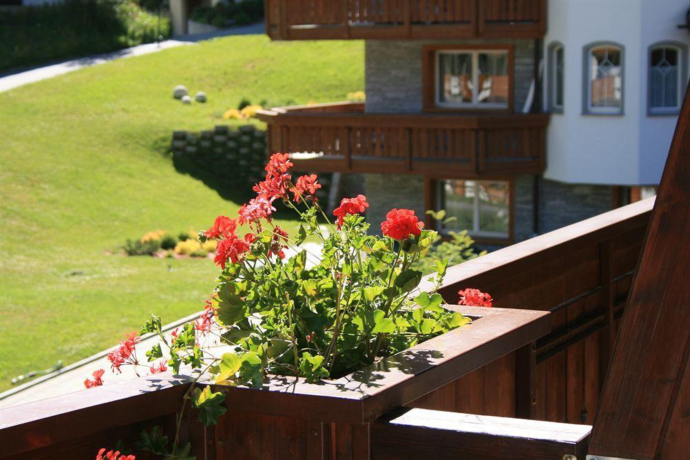 Bed and Breakfast Berghof Garni - The Dom Collection Зас-Фе Экстерьер фото